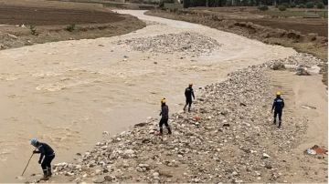 العثور على غريق داخل مجرى سيل الزرقاء