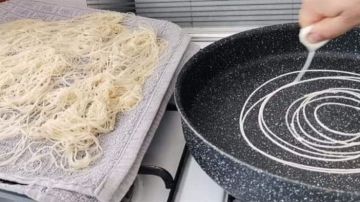 اكتشفي أسرار تحضير عجينة الكنافة في المنزل بسهولة