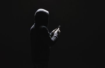 قتل شاب برصاصة في الرأس وطعن حامل بـ70 طعنة.. كيف تتحول فيسبوك ماركت بليس إلى منصة صفقات قاتلة