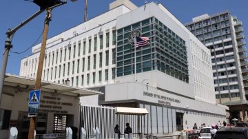 رويترز: أمريكا تسمح بمغادرة بعض موظفي سفارتها في إسرائيل مع عائلاتهم بسبب مخاطر أمنية