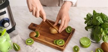 الكيوي.. فاكهة صغيرة بفوائد كبيرة