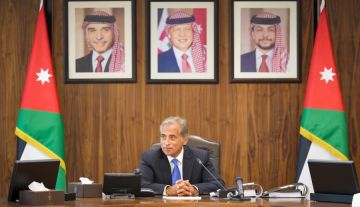 رئيس الوزراء يهنئ القيادة الهاشمية والأردنيين بحلول شهر رمضان رئيس الوزراء يهنئ القيادة الهاشمية والأردنيين بحلول شهر رمضان