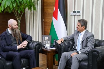 وزير الشباب يبحث مع السفير الأميركي تعزيز التعاون المشترك في البرامج الشبابية وزير الشباب يبحث مع السفير الأميركي تعزيز التعاون المشترك في البرامج الشبابية