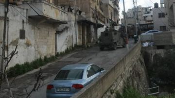 تمهيدا لهدمه .. الاحتلال يقتحم نابلس ويأخذ مقاسات منزل الشهيد محمود العقاد تمهيدا لهدمه .. الاحتلال يقتحم نابلس ويأخذ مقاسات منزل الشهيد محمود العقاد