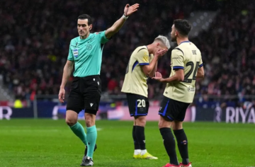 برشلونة يصعد ويتهم التحكيم الإسباني بـ (ازدواجية المعايير)