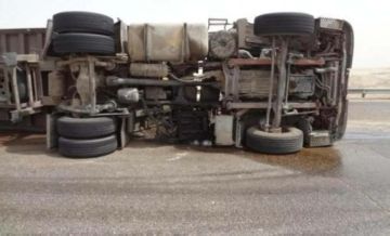 تدهور شاحنة على الصحراوي دون إصابات