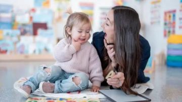 أيهما أفضل .. إتقان لغة ثانية في الطفولة أم بعد الكبر؟