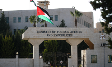 الأردن يدين قرار إسرائيل تحويل أراض بالضفة الغربية إلى أملاك دولة ويؤكد عدم قانونيته الأردن يدين قرار إسرائيل تحويل أراض بالضفة الغربية إلى أملاك دولة ويؤكد عدم قانونيته