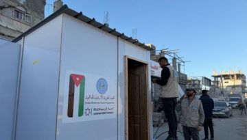 الهيئة الخيرية الأردنية الهاشمية تبدأ تصنيع وتوزيع المنازل المتنقلة في غزة لدعم العائلات المتضررة الهيئة الخيرية الأردنية الهاشمية تبدأ تصنيع وتوزيع المنازل المتنقلة في غزة لدعم العائلات المتضررة