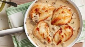طريقة عمل دجاج بالكريمة والمشروم في 30 دقيقة.. وصفة سهلة بطعم المطاعم