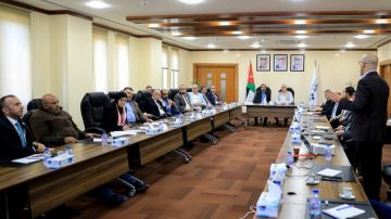 الخدمات النيابية تطلع على مشاريع سلطة العقبة وخطط تطوير النقل والتنمية الشاملة