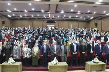 طلبة كلية التمريض في جامعة الزرقاء يؤدون قسم المهنة