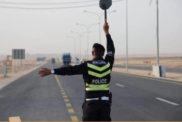 إدارة الدوريات تضبط مركبتين تسيران بسرعات قياسية في الطرق الرئيسية