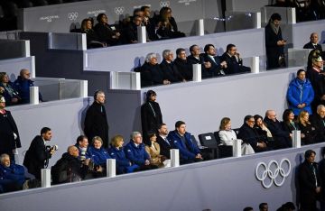 لقطة لميلوني النائمة خلال حفل افتتاح الأولمبياد تثير تفاعلا (صورة) لقطة لميلوني النائمة خلال حفل افتتاح الأولمبياد تثير تفاعلا (صورة)