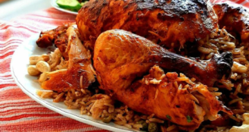 طبق الدجاج المحشي بالأرز والمكسرات طبق الدجاج المحشي بالأرز والمكسرات
