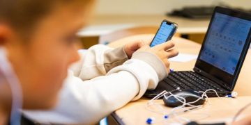 الحكومة توافق على تشكيل لجنة لحماية الأطفال من مخاطر الإنترنت