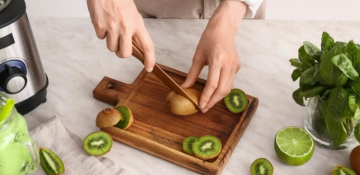 الكيوي.. فاكهة صغيرة بفوائد كبيرة الكيوي.. فاكهة صغيرة بفوائد كبيرة