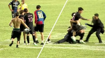 بعد إيقاف حارسه الشخصي ياسين .. الاعتداء على ميسي في بويرتوريكو - فيديو بعد إيقاف حارسه الشخصي ياسين .. الاعتداء على ميسي في بويرتوريكو - فيديو