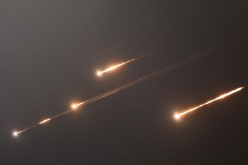 الجيش الإسرائيلي: موجة هجمات جديدة على مواقع إطلاق الصواريخ بإيران الجيش الإسرائيلي: موجة هجمات جديدة على مواقع إطلاق الصواريخ بإيران