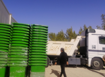 توزيع 255 حاوية نفايات بمبادرة بيئية جديدة في محافظات الجنوب