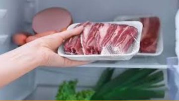 هل يمكن إعادة تجميد اللحم بعد الفك؟.. تحذير من خطر صحي