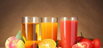 دراسة تحذر: عصير الفاكهة والخضراوات قد يزيد من خطر الإصابة بسرطان الثدي لدى النساء