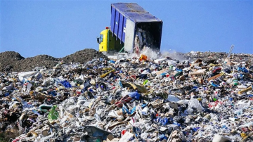 الحكومة: شركات خاصة لجمع وإعادة تدوير وطمر النفايات