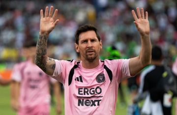 لفتة رائعة.. رد فعل ميسي مع طفل (فيديو)