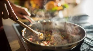 طبيب يفجر مفاجأة صادمة: هذا الطعام اليومي خطر ويرهق البنكرياس