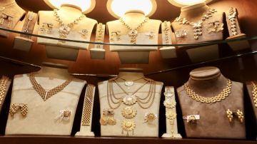 تراجع أسعار الذهب محليا.. وعيار 21 يصل إلى 95.4 دينارا للغرام