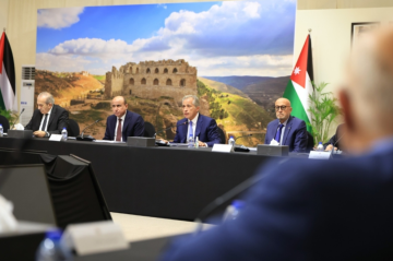 رئيس الوزراء : نسبة الإنجاز في المشاريع التي التزمنا بها ضمن الرؤية التنموية لمحافظة الكرك 85 رئيس الوزراء : نسبة الإنجاز في المشاريع التي التزمنا بها ضمن الرؤية التنموية لمحافظة الكرك 85