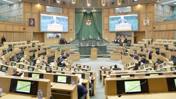 الأعيان يعيد المنافسة للنواب ويقر 7 قوانين