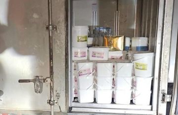 الغذاء والدواء تضبط (1390) كغم ألبان وأجبان مجهولة المصدر وتحمل علامة تجارية وهمية عاجل