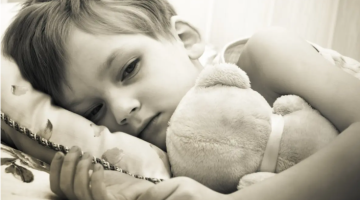 بخاخ ملحي بسيط قد يغني ثلث الأطفال عن جراحة شائعة