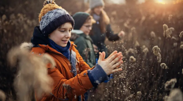 هل النظافة الفائقة مضرة للأطفال؟ .. دراسة تجيب