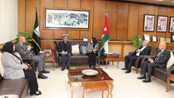 بحث تعزيز التعاون بين اليرموك والجامعات الروسية