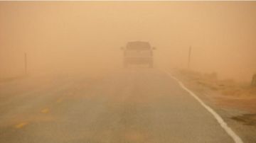 الأرصاد: عاصفة غبارية تتحرك باتجاه المملكة وتحذيرات من تدني الرؤية الأفقية الأرصاد: عاصفة غبارية تتحرك باتجاه المملكة وتحذيرات من تدني الرؤية الأفقية