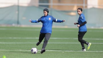 المنتخب الوطني النسوي للشابات يختتم معسكره في عمان تأهبا لنهائيات كأس آسيا وبطولة تركيا الودية المنتخب الوطني النسوي للشابات يختتم معسكره في عمان تأهبا لنهائيات كأس آسيا وبطولة تركيا الودية