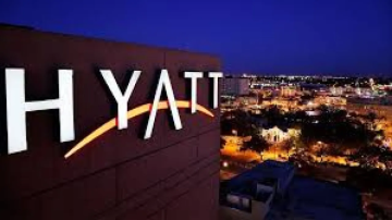 بعد فضيحة إبستين.. وريث فنادق (حياة) العالمية يستقيل