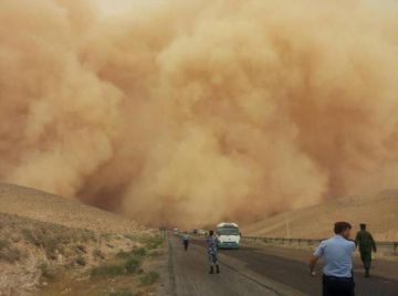 عواصف رملية في الأزرق والصفاوي .. وانعدام الرؤية الافقية