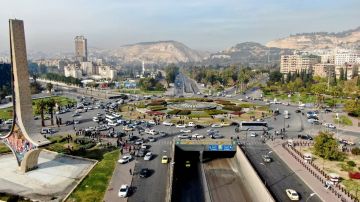 سانا: إطلاق نار في ساحة الأمويين من قبل سيارة مجهولة والأمن ينفي وجود محاولة اغتيال سانا: إطلاق نار في ساحة الأمويين من قبل سيارة مجهولة والأمن ينفي وجود محاولة اغتيال