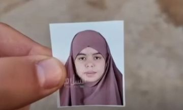 أمي.. المدراة .. الصرخات الأخيرة لطفلة قتلها والدها تدمي قلوب الجزائريين ـ (فيديو) أمي.. المدراة .. الصرخات الأخيرة لطفلة قتلها والدها تدمي قلوب الجزائريين ـ (فيديو)