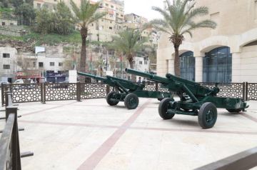 مدفع رمضان يأخذ موقعه في ساحة النخيل استعدادا للشهر الفضيل