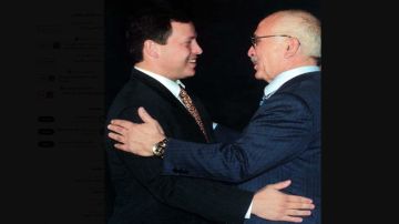 رئيس الوزراء: رحم الله الملك الباني وحفظ قائد المسيرة