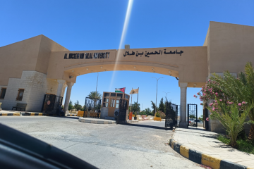 وقفة احتجاجية لأعضاء هيئة التدريس في جامعة الحسين بن طلال رفضا لتعديلات التأمين الطبي