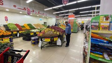 أزمة ارتفاع أسعار الخضار والفواكه في رمضان.. مواطنون يشكون والمنتجون يحملون الطقس وزيادة الطلب المسؤولية عاجل