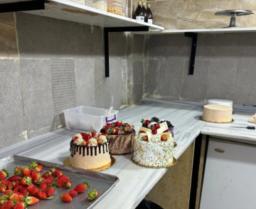 الاردن .. الغذاء والدواء تغلق مشغل حلويات مخالف