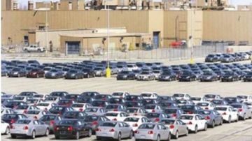 مستثمرون: قرارات الحكومة تخنق المنطقة الحرة وانتحار اقتصادي متسارع بلا أرقام عاجل