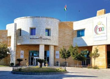 وزير الشباب يترأس الاجتماع التنسيقي لإطلاق مشروع وطني توعوي شامل بالتعاون مع مديرية الأمن العام وزير الشباب يترأس الاجتماع التنسيقي لإطلاق مشروع وطني توعوي شامل بالتعاون مع مديرية الأمن العام