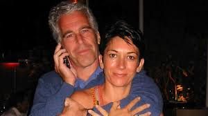 فضيحة مدوية تثير غضبا كبيرا في أمريكا.. عشرات الصور لعاريات في ملفات المجرم الجنسي إبستين دون تظليل!